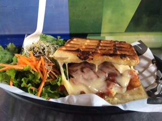 CRYSPY CHIKEN WAFLE BY IT